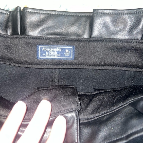 Abercrombie & Fitch High Rise Paperbag Pants Faux Leather - Picture 6 of 9